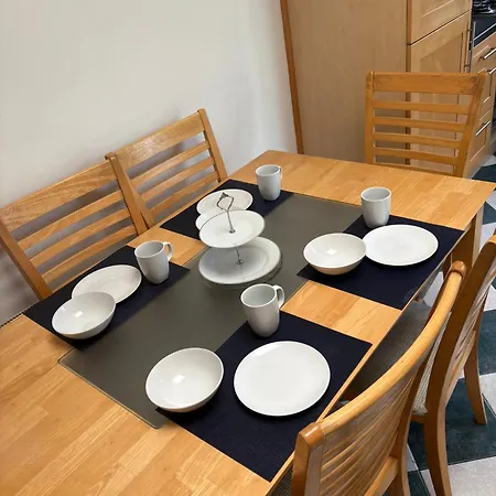 Superb Triple Near Airport - 1 דבלין
