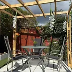 Superb Triple Near Airport - 1 Maison d'hôtes