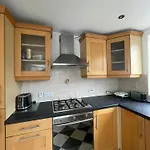 Superb Triple Near Airport - 1 *