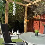 Superb Triple Near Airport - 1 Maison d'hôtes *