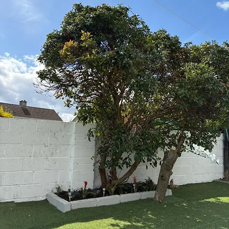 Superb Triple Near Airport - 1 *