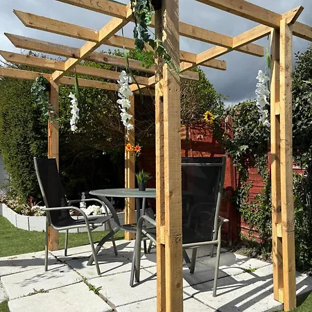 Superb Triple Near Airport - 1 Gæstehus *