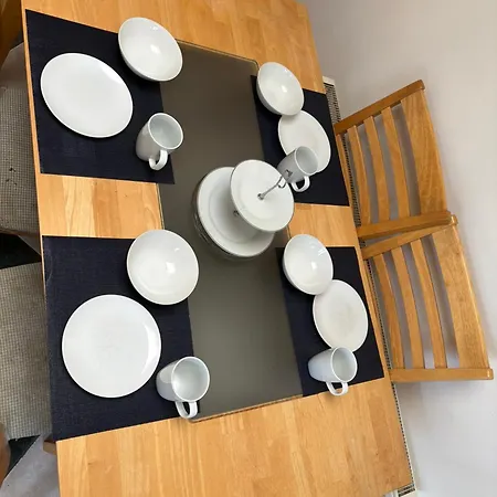 Superb Triple Near Airport - 1