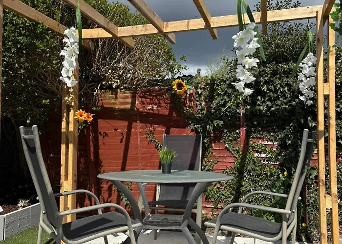 Superb Triple Near Airport - 1 Affittacamere