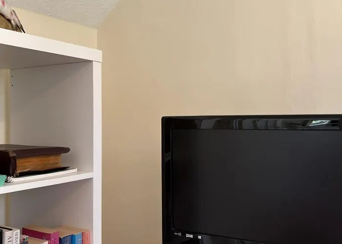 Superb Triple Near Airport - 1 Affittacamere