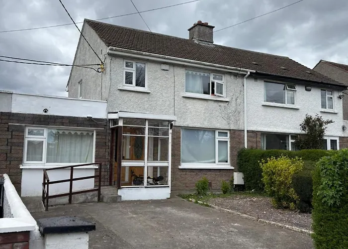 Superb Triple Near Airport - 1