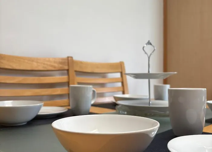 Superb Triple Near Airport - 1 *