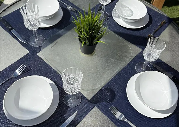 Superb Triple Near Airport - 1 Affittacamere