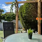 Superb Triple Near Airport - 1 Affittacamere