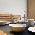 Superb Triple Near Airport - 1 *