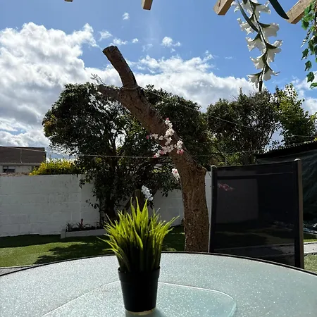 بيت ضيافة Superb Triple Near Airport - 1 *