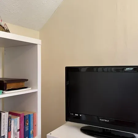 Superb Triple Near Airport - 1 بيت ضيافة