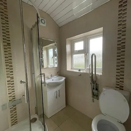 بيت ضيافة Superb Triple Near Airport - 1 دبلن