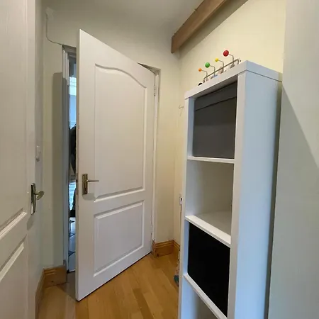 בית הארחה Superb Triple Near Airport - 1
