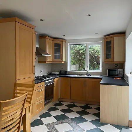 Superb Triple Near Airport - 1