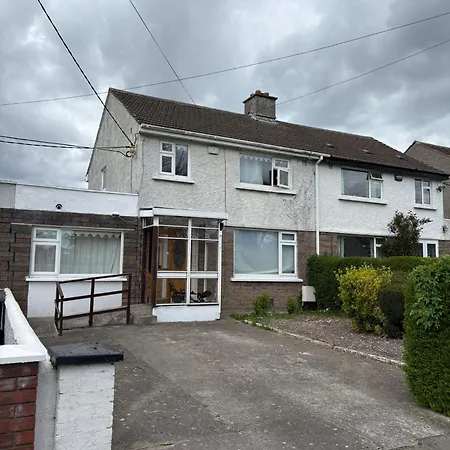 Superb Triple Near Airport - 1