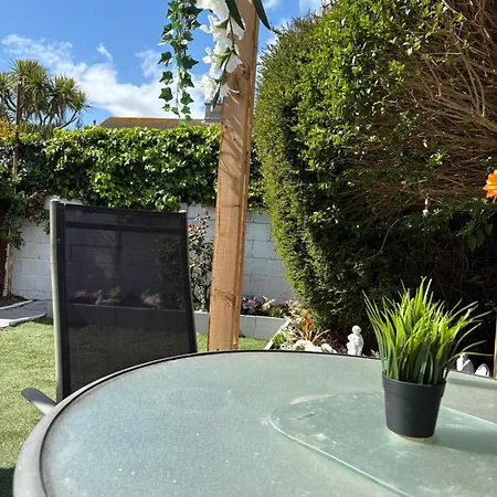 Superb Triple Near Airport - 1 *