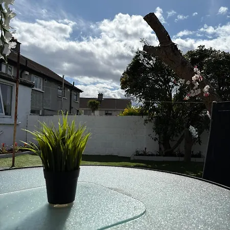 Superb Triple Near Airport - 1