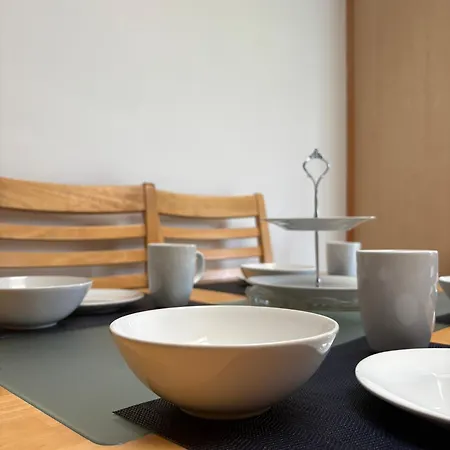 Superb Triple Near Airport - 1 *