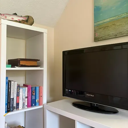 بيت ضيافة Superb Triple Near Airport - 1