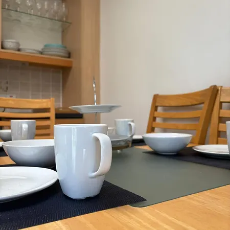 بيت ضيافة Superb Triple Near Airport - 1 *