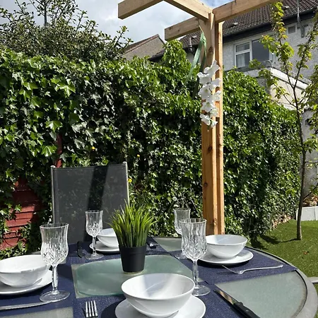 بيت ضيافة Superb Triple Near Airport - 1 دبلن