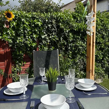 بيت ضيافة Superb Triple Near Airport - 1 دبلن