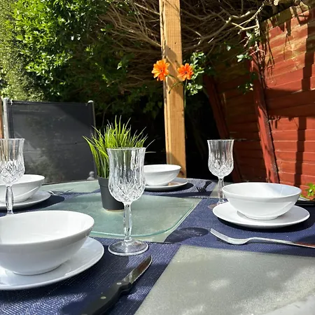 Superb Triple Near Airport - 1 * دبلن