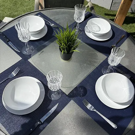 Superb Triple Near Airport - 1 بيت ضيافة