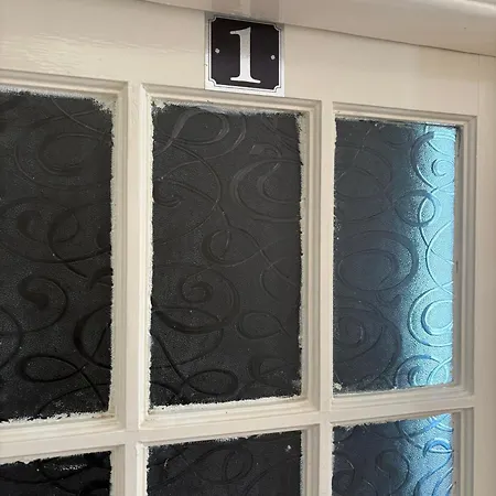 Superb Triple Near Airport - 1 * دبلن