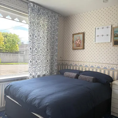 Superb Triple Near Airport - 1 بيت ضيافة *