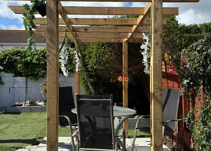 Superb Triple Near Airport - 1 게스트하우스