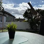 Superb Triple Near Airport - 1